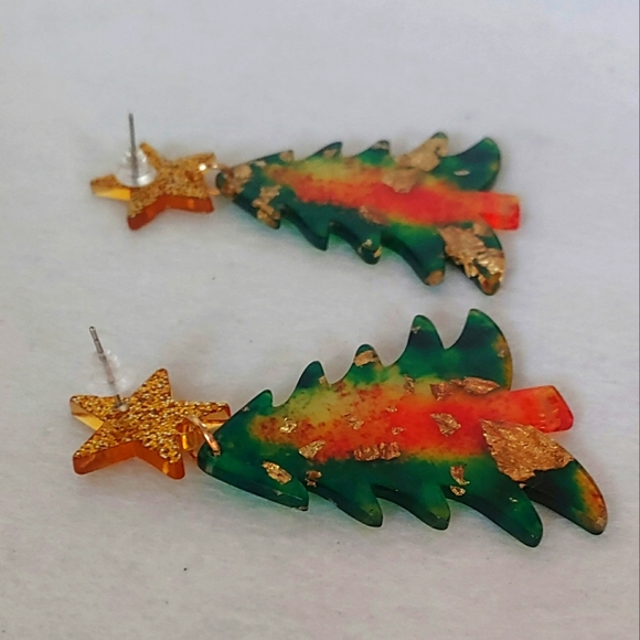 Fashion Fun Christmas Tree Earrings - Picture 5 of 6